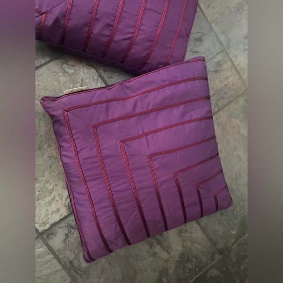 2x purple & bordeaux decorative pillows 16x16 - Picture 2 of 8